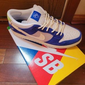 Mens Nike sneakers size 15. Multi color . Great condition